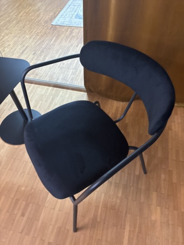 1505863-5 Karmstolar och sidobord