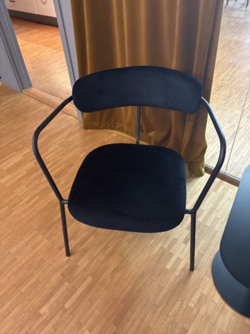1505863-7 Karmstolar och sidobord