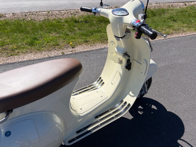 1430367-7 El- moped