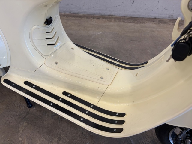 1430367-12 El- moped