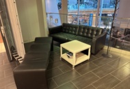 1505882 Möbler - Soffa, soffbord, klädhängare