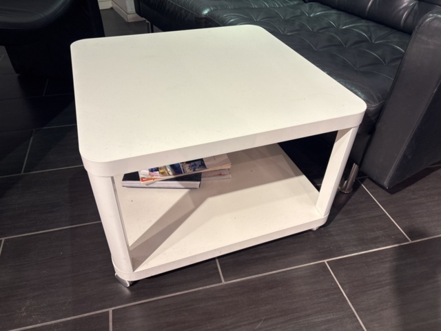 1505882-4 Möbler - Soffa, soffbord, klädhängare