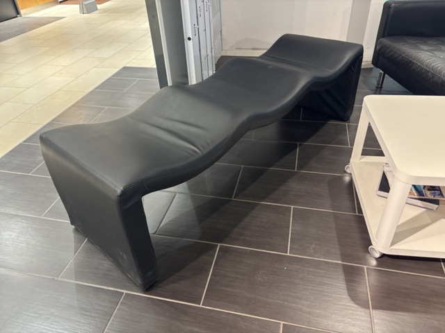 1505882-9 Möbler - Soffa, soffbord, klädhängare