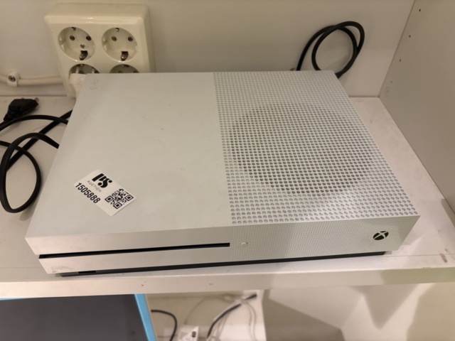 1505888-6 Spelkonsol med handkontroll - Microsoft Xbox One S - 2016