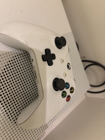 1505888-8 Spelkonsol med handkontroll - Microsoft Xbox One S - 2016