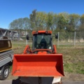 1363447-11 Kompakttraktor/redskapsbärare med frontlastare och redskap - Kubota 2410 - 2005