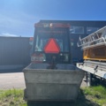 1363447-5 Kompakttraktor/redskapsbärare med frontlastare och redskap - Kubota 2410 - 2005