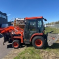 1363447-3 Kompakttraktor/redskapsbärare med frontlastare och redskap - Kubota 2410 - 2005