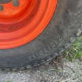 1363447-24 Kompakttraktor/redskapsbärare med frontlastare och redskap - Kubota 2410 - 2005