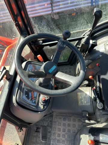 1363447-32 Kompakttraktor/redskapsbärare med frontlastare och redskap - Kubota 2410 - 2005