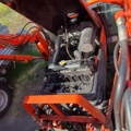 1363447-33 Kompakttraktor/redskapsbärare med frontlastare och redskap - Kubota 2410 - 2005