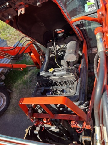 1363447-33 Kompakttraktor/redskapsbärare med frontlastare och redskap - Kubota 2410 - 2005