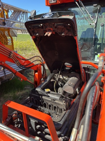 1363447-34 Kompakttraktor/redskapsbärare med frontlastare och redskap - Kubota 2410 - 2005