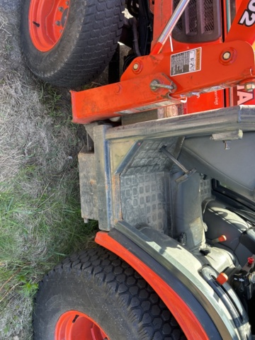 1363447-39 Kompakttraktor/redskapsbärare med frontlastare och redskap - Kubota 2410 - 2005