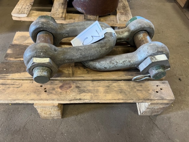 1524003-2 2 large shackles