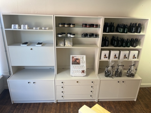 1277287-1 Salon equipment, machines and beauty products - Meraki, Medik8, XLash and others.