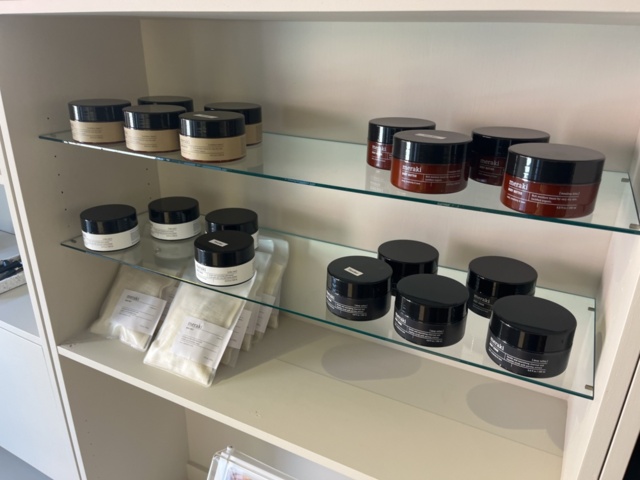 1277287-12 Salon equipment, machines and beauty products - Meraki, Medik8, XLash and others.
