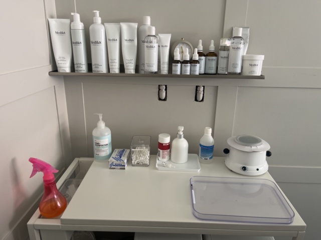 1277287-29 Salon equipment, machines and beauty products - Meraki, Medik8, XLash and others.