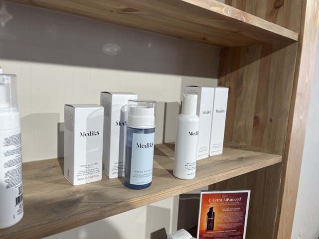 1277287-61 Salon equipment, machines and beauty products - Meraki, Medik8, XLash and others.