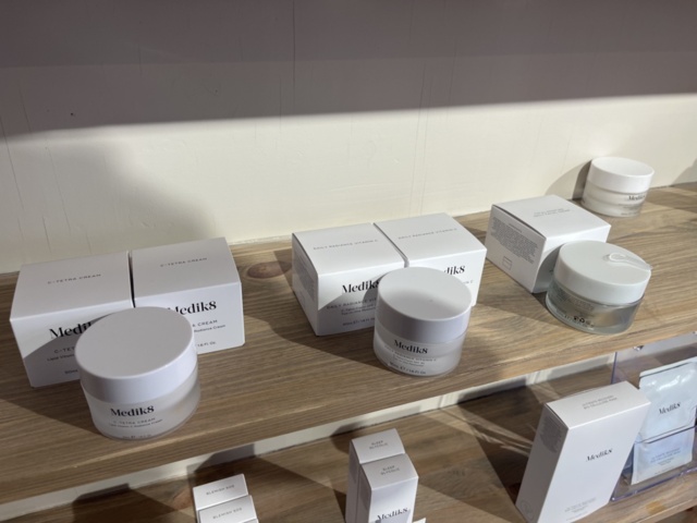 1277287-66 Salon equipment, machines and beauty products - Meraki, Medik8, XLash and others.