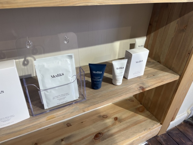 1277287-70 Salon equipment, machines and beauty products - Meraki, Medik8, XLash and others.