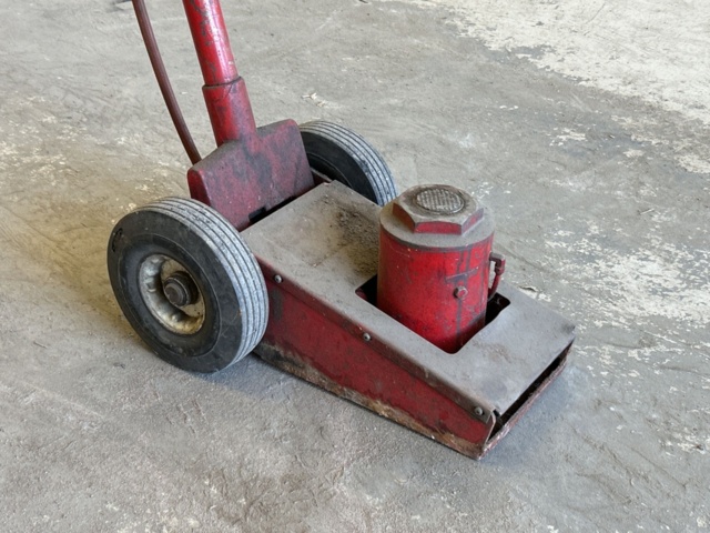 1457684-2 Pneumatic jack