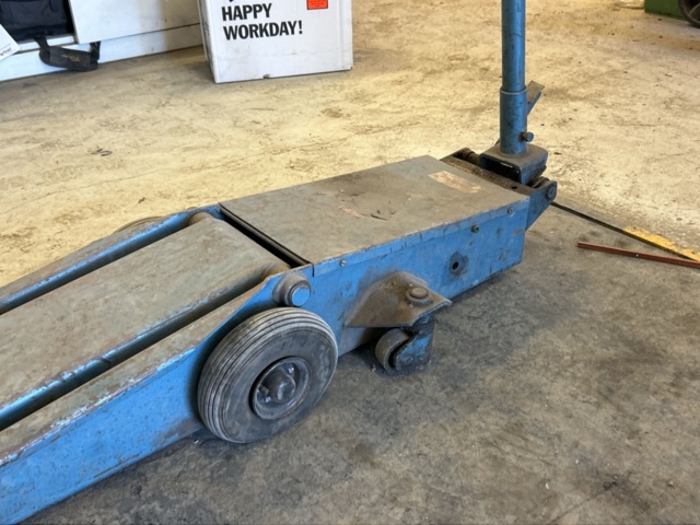 1457687-3 Jack 2.5 tons