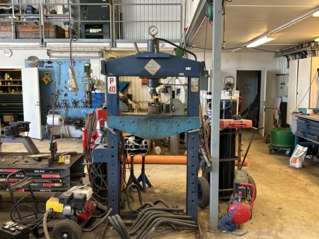 1457688-1 Verkstadspress 40 ton