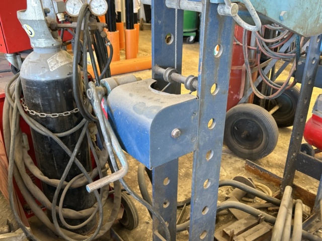 1457688-2 Verkstadspress 40 ton