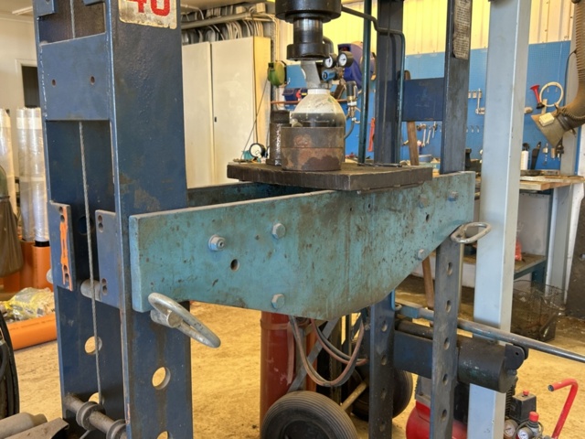 1457688-3 Verkstadspress 40 ton