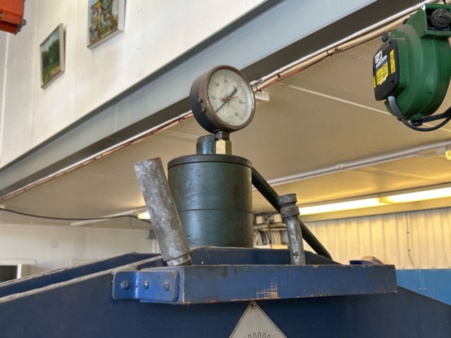 1457688-7 Verkstadspress 40 ton