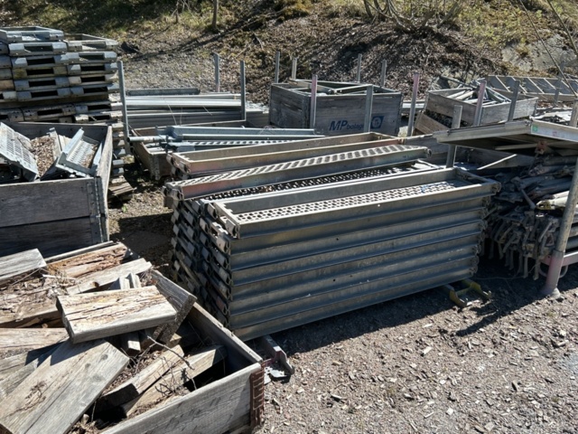 1457708-3 Parti med ställningsmaterial