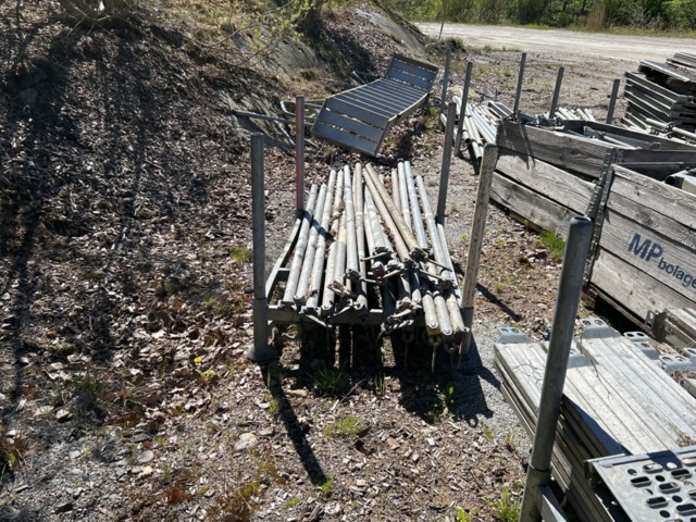 1457708-9 Parti med ställningsmaterial