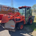 1363447-16 Kompakttraktor/redskapsbärare med frontlastare och redskap - Kubota 2410 - 2005