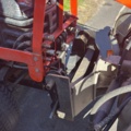 1363447-46 Kompakttraktor/redskapsbärare med frontlastare och redskap - Kubota 2410 - 2005