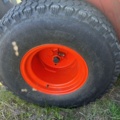 1363447-21 Kompakttraktor/redskapsbärare med frontlastare och redskap - Kubota 2410 - 2005