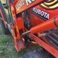 1363447-47 Kompakttraktor/redskapsbärare med frontlastare och redskap - Kubota 2410 - 2005