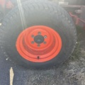 1363447-20 Kompakttraktor/redskapsbärare med frontlastare och redskap - Kubota 2410 - 2005