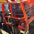 1363447-48 Kompakttraktor/redskapsbärare med frontlastare och redskap - Kubota 2410 - 2005