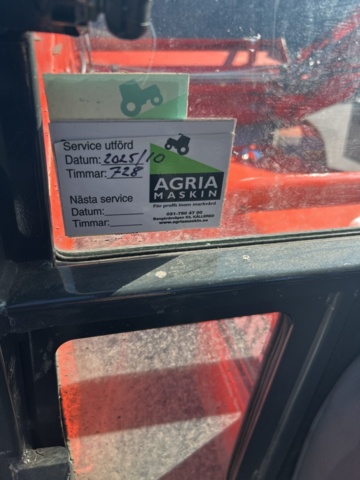 1363447-52 Kompakttraktor/redskapsbärare med frontlastare och redskap - Kubota 2410 - 2005
