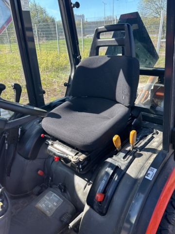1363447-54 Kompakttraktor/redskapsbärare med frontlastare och redskap - Kubota 2410 - 2005
