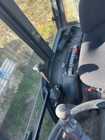 1363447-57 Kompakttraktor/redskapsbärare med frontlastare och redskap - Kubota 2410 - 2005