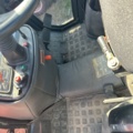 1363447-58 Kompakttraktor/redskapsbärare med frontlastare och redskap - Kubota 2410 - 2005