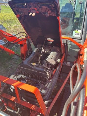 1363447-59 Kompakttraktor/redskapsbärare med frontlastare och redskap - Kubota 2410 - 2005