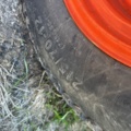 1363447-42 Kompakttraktor/redskapsbärare med frontlastare och redskap - Kubota 2410 - 2005