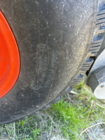 1363447-41 Kompakttraktor/redskapsbärare med frontlastare och redskap - Kubota 2410 - 2005