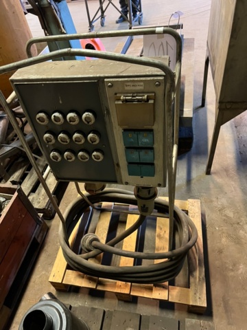 1524100-3 Electrical switchboard