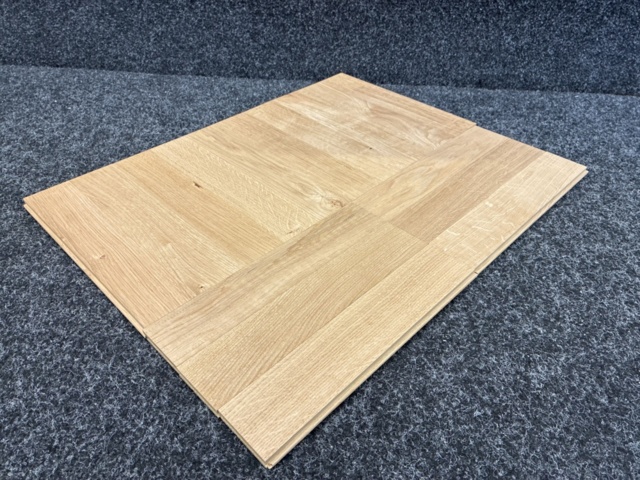 1479305-18 Massiv Fiskbens-/enstavsparkett Ek Bjelin Country 340x68x16 mm (ca 93,15 kvm)
