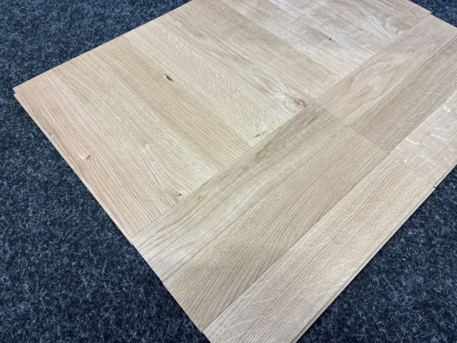 1479305-20 Massiv Fiskbens-/enstavsparkett Ek Bjelin Country 340x68x16 mm (ca 93,15 kvm)