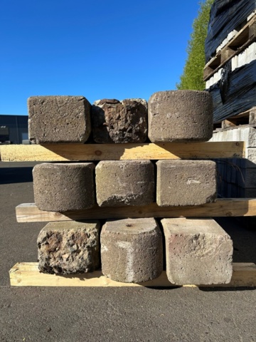 1475234-3 Gate posts - concrete